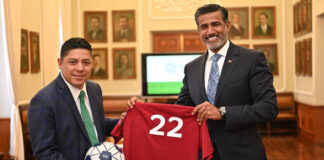 Ricardo Gallardo sostiene un exitoso encuentro con el embajador de Qatar