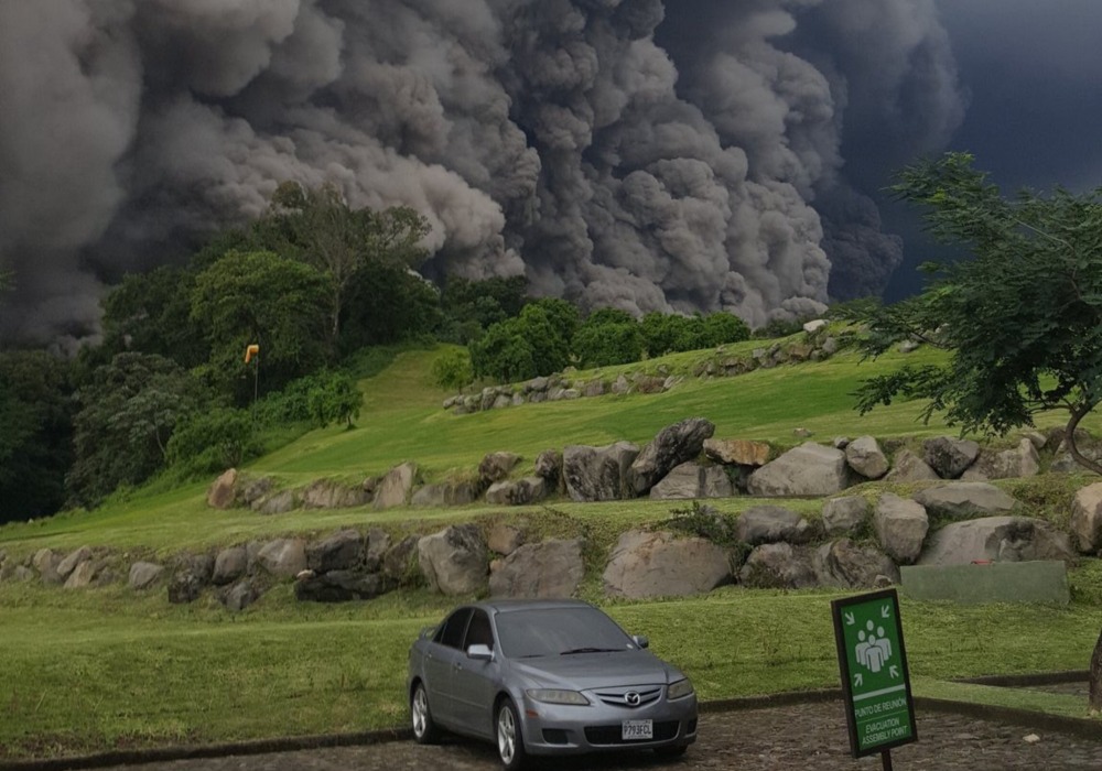México ofrece apoyo a Guatemala ante erupción del volcán de Fuego