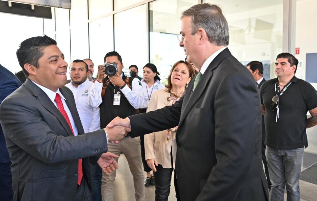 Ricardo Gallardo Y Marcelo Ebrard Realizan Recorrido En Planta BMW